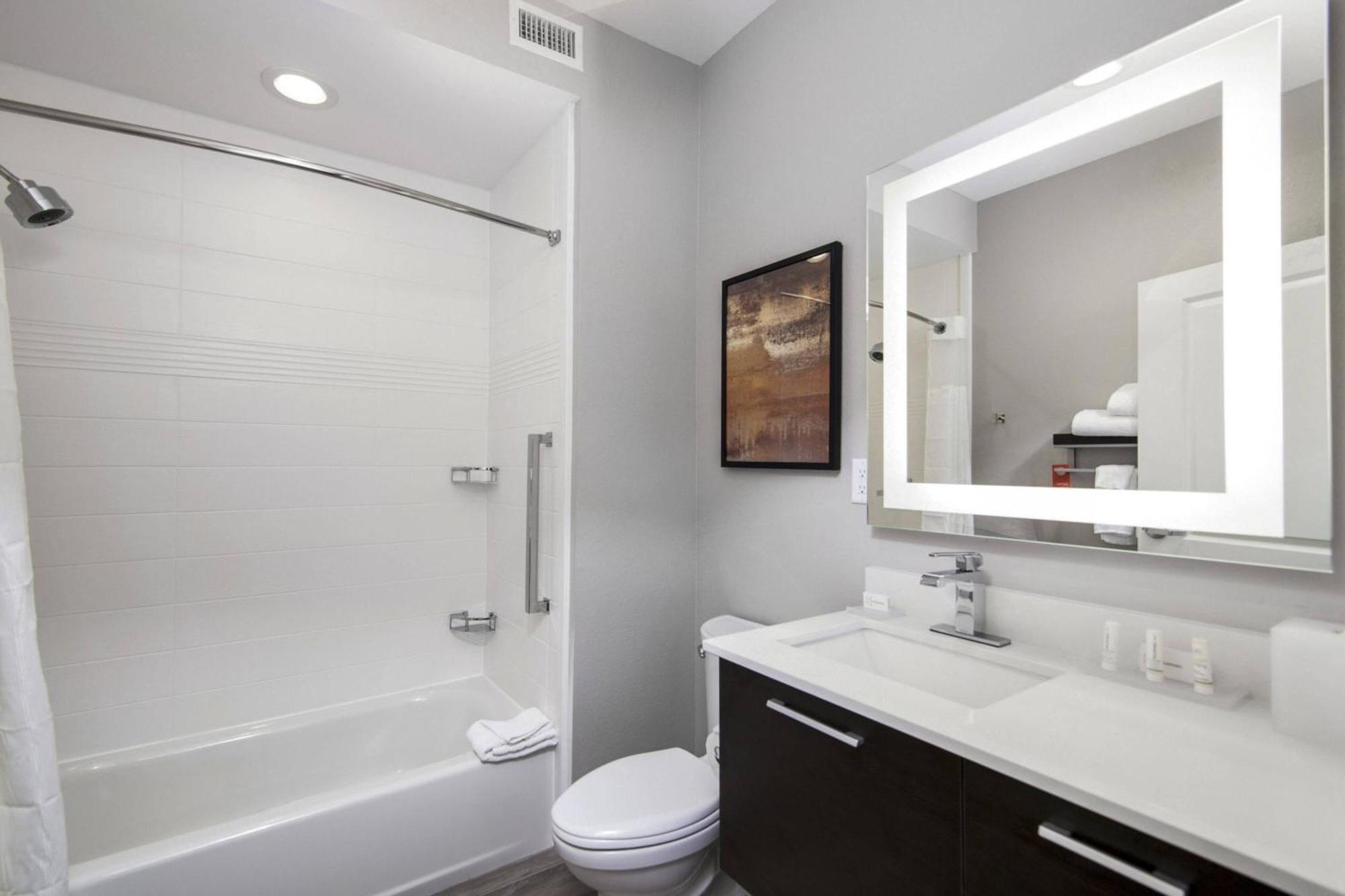 Towneplace Suites By Marriott Houston Hobby Airport Екстер'єр фото